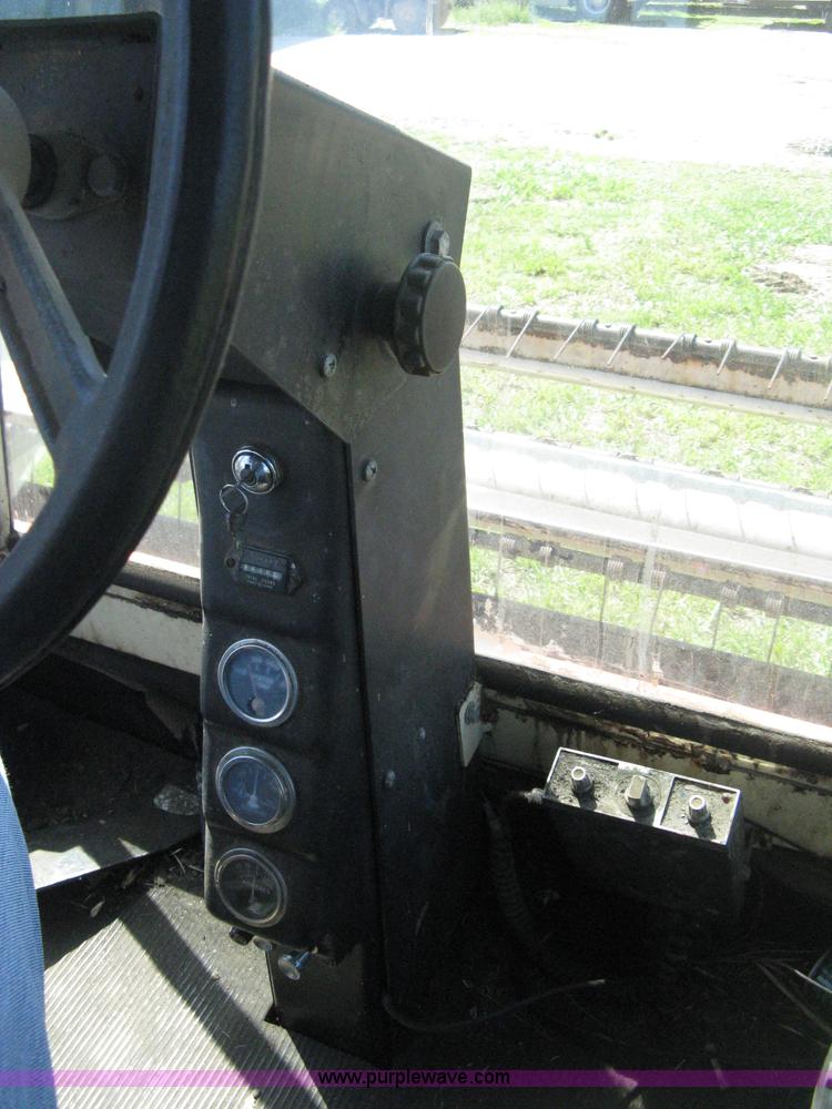 image for item E3448 Hesston 6600 self-propelled swather