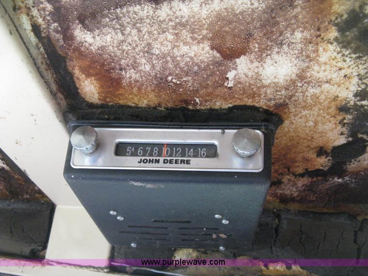 image for item E3448 Hesston 6600 self-propelled swather