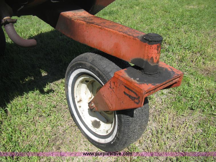 image for item E3448 Hesston 6600 self-propelled swather