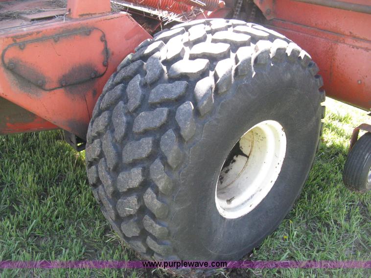 image for item E3448 Hesston 6600 self-propelled swather