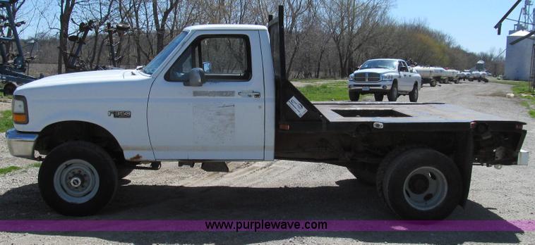 image for item E3920 1993 Ford F350 XL flatbed pickup truck