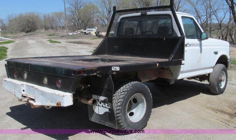 image for item E3920 1993 Ford F350 XL flatbed pickup truck