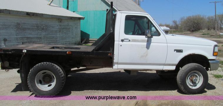 image for item E3920 1993 Ford F350 XL flatbed pickup truck