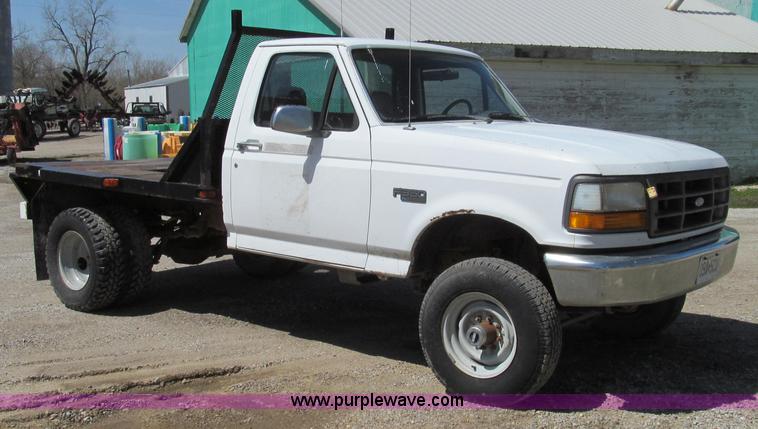image for item E3920 1993 Ford F350 XL flatbed pickup truck