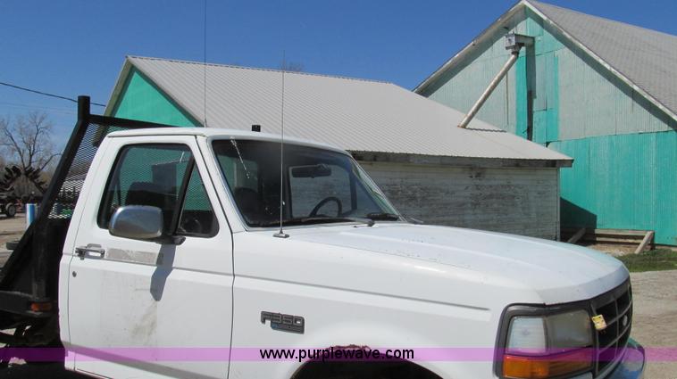 image for item E3920 1993 Ford F350 XL flatbed pickup truck
