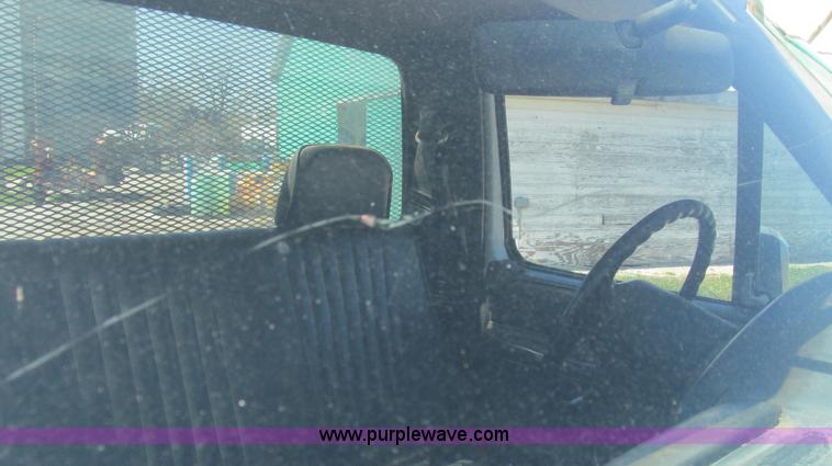 image for item E3920 1993 Ford F350 XL flatbed pickup truck