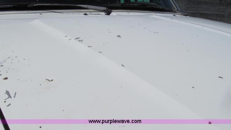 image for item E3920 1993 Ford F350 XL flatbed pickup truck