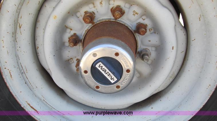 image for item E3920 1993 Ford F350 XL flatbed pickup truck