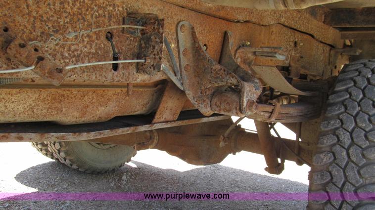 image for item E3920 1993 Ford F350 XL flatbed pickup truck