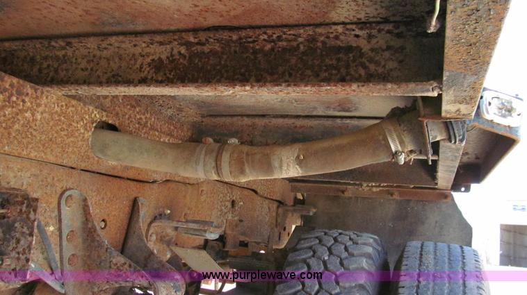 image for item E3920 1993 Ford F350 XL flatbed pickup truck