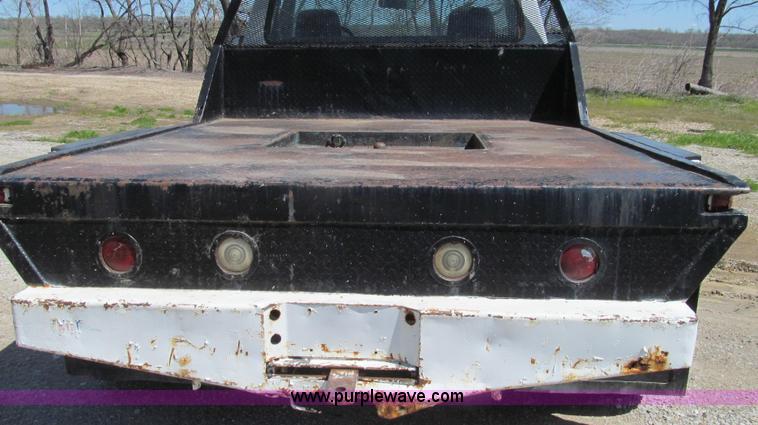 image for item E3920 1993 Ford F350 XL flatbed pickup truck