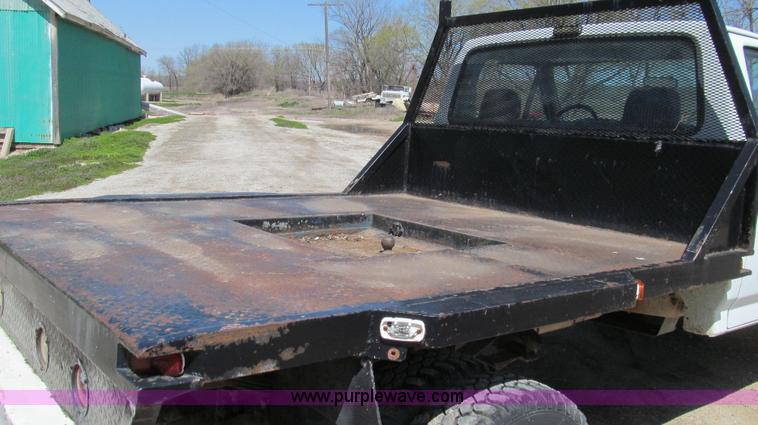 image for item E3920 1993 Ford F350 XL flatbed pickup truck