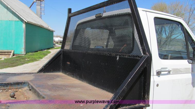 image for item E3920 1993 Ford F350 XL flatbed pickup truck