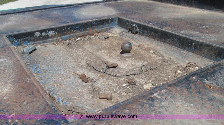 image for item E3920 1993 Ford F350 XL flatbed pickup truck