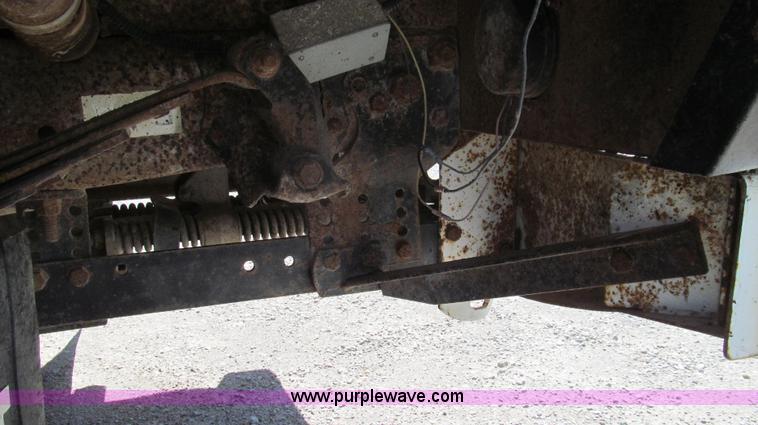 image for item E3920 1993 Ford F350 XL flatbed pickup truck