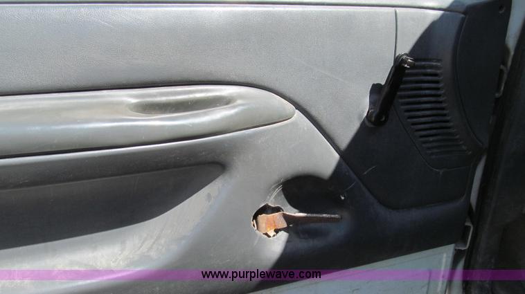 image for item E3920 1993 Ford F350 XL flatbed pickup truck