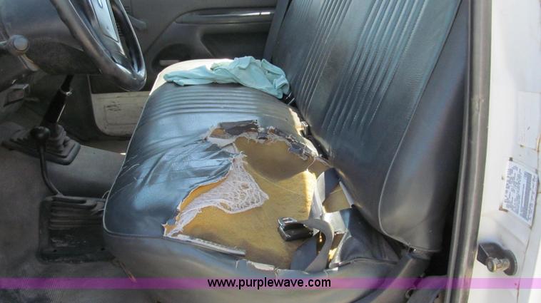 image for item E3920 1993 Ford F350 XL flatbed pickup truck