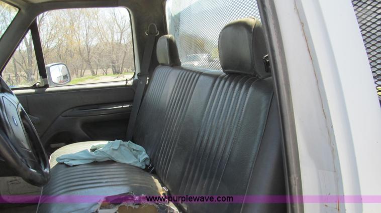 image for item E3920 1993 Ford F350 XL flatbed pickup truck