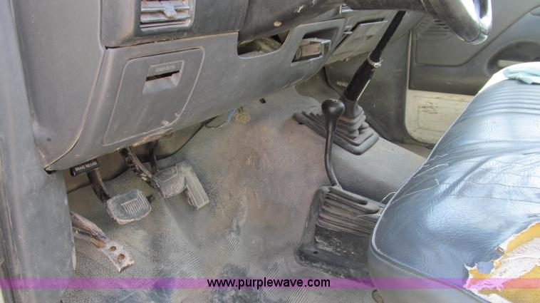 image for item E3920 1993 Ford F350 XL flatbed pickup truck