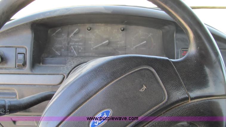 image for item E3920 1993 Ford F350 XL flatbed pickup truck