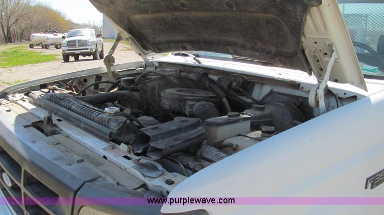 image for item E3920 1993 Ford F350 XL flatbed pickup truck