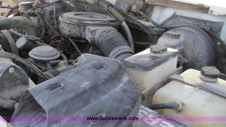 image for item E3920 1993 Ford F350 XL flatbed pickup truck