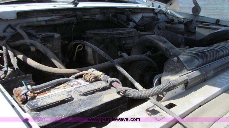 image for item E3920 1993 Ford F350 XL flatbed pickup truck