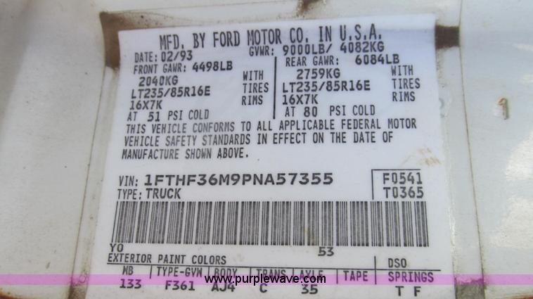 image for item E3920 1993 Ford F350 XL flatbed pickup truck