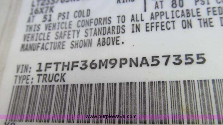 image for item E3920 1993 Ford F350 XL flatbed pickup truck