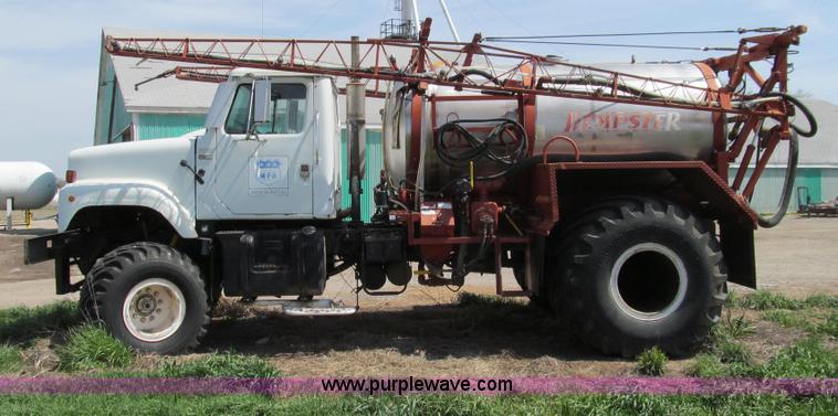 image for item E3922 1986 International S2500 Dempster liquid floater truck