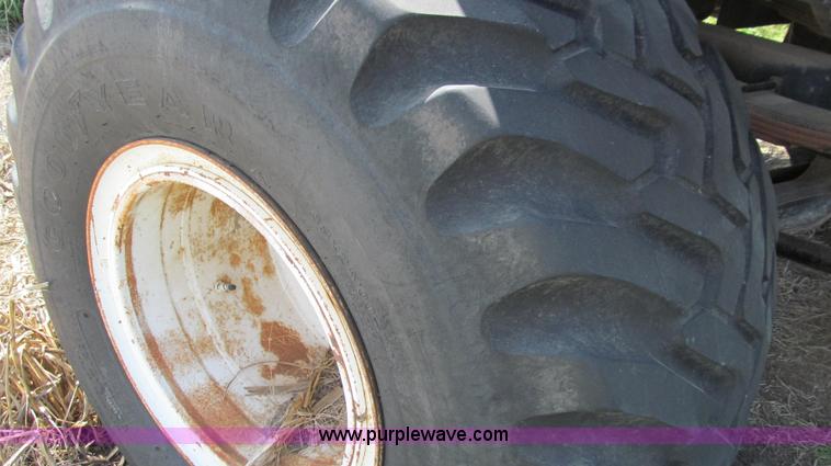 image for item E3922 1986 International S2500 Dempster liquid floater truck