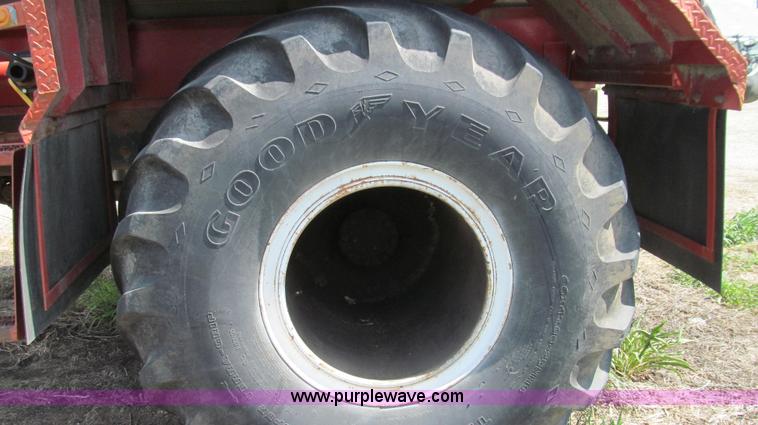 image for item E3922 1986 International S2500 Dempster liquid floater truck