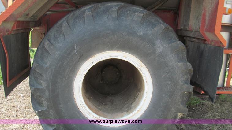 image for item E3922 1986 International S2500 Dempster liquid floater truck