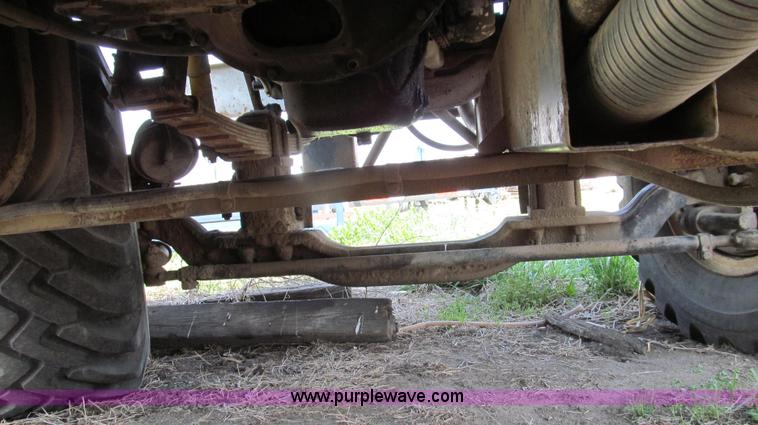 image for item E3922 1986 International S2500 Dempster liquid floater truck