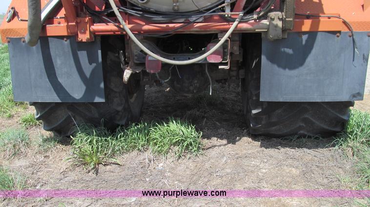 image for item E3922 1986 International S2500 Dempster liquid floater truck