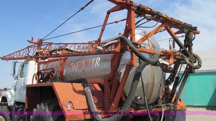 image for item E3922 1986 International S2500 Dempster liquid floater truck