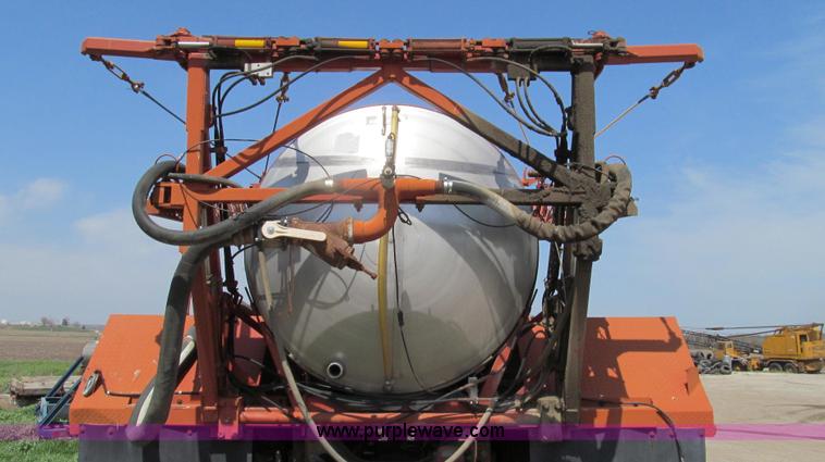 image for item E3922 1986 International S2500 Dempster liquid floater truck