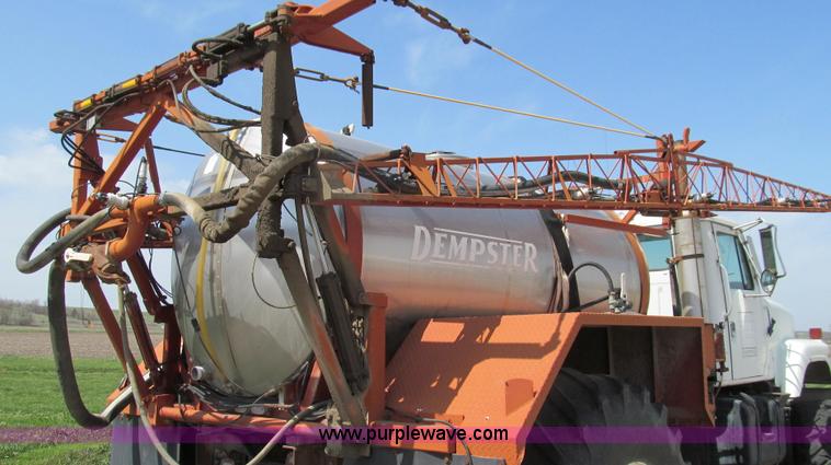 image for item E3922 1986 International S2500 Dempster liquid floater truck