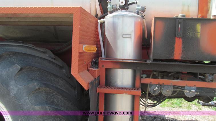 image for item E3922 1986 International S2500 Dempster liquid floater truck