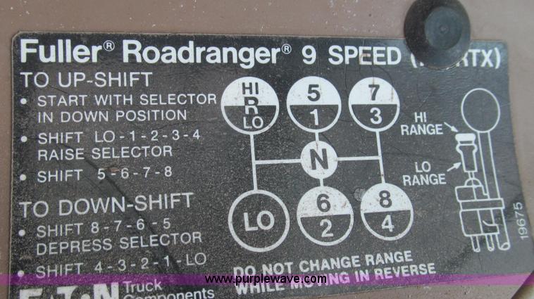 image for item E3922 1986 International S2500 Dempster liquid floater truck