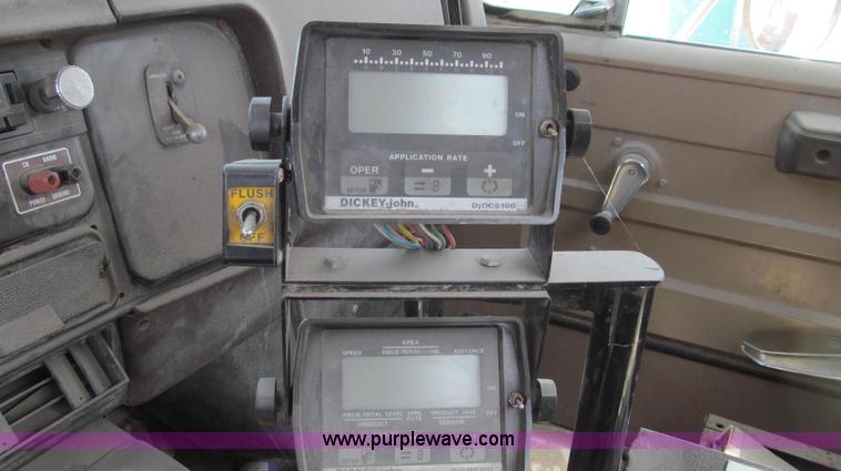 image for item E3922 1986 International S2500 Dempster liquid floater truck