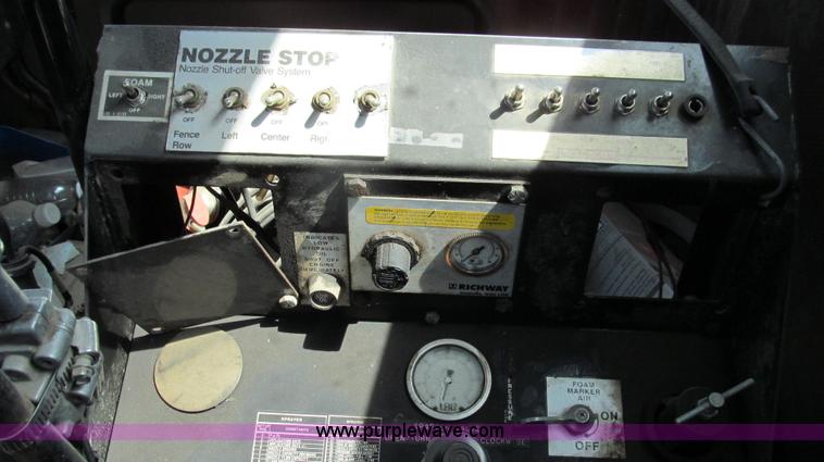 image for item E3922 1986 International S2500 Dempster liquid floater truck