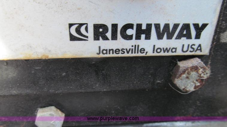 image for item E3922 1986 International S2500 Dempster liquid floater truck