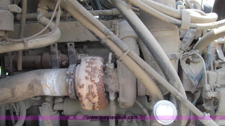 image for item E3922 1986 International S2500 Dempster liquid floater truck