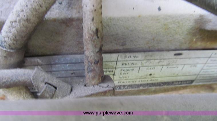 image for item E3922 1986 International S2500 Dempster liquid floater truck