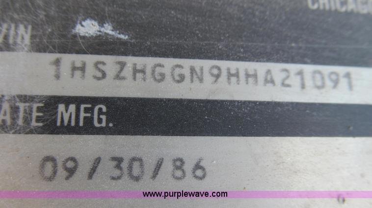 image for item E3922 1986 International S2500 Dempster liquid floater truck