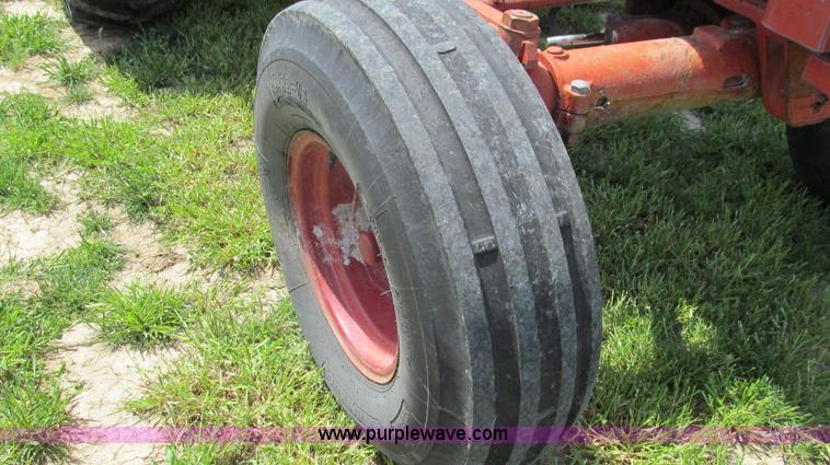 image for item E3923 1976 International 986 tractor