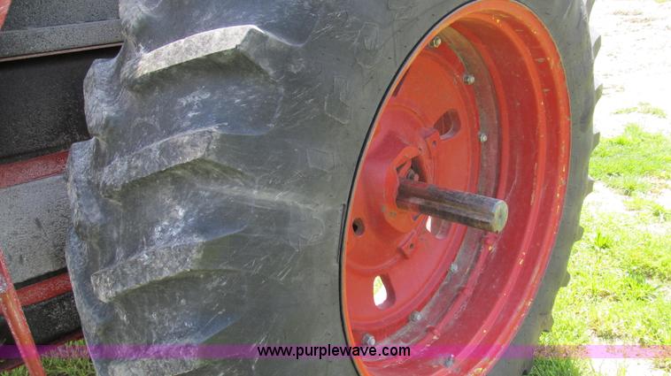 image for item E3923 1976 International 986 tractor