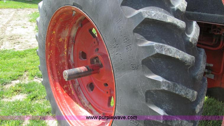 image for item E3923 1976 International 986 tractor