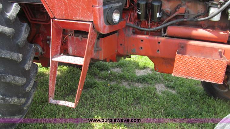 image for item E3923 1976 International 986 tractor
